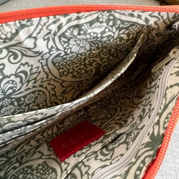 HOBO INTERNATIONAL RED NWOT VIDA WRISTLET - Picture 2 of 7